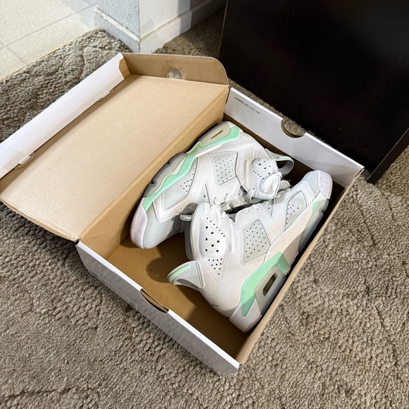 Jordan WMNS Air Jordan 6 Retro - White and Mint - Picture 1 of 6